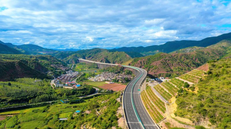 玉楚高速公路.jpg 玉楚高速公路.jpg